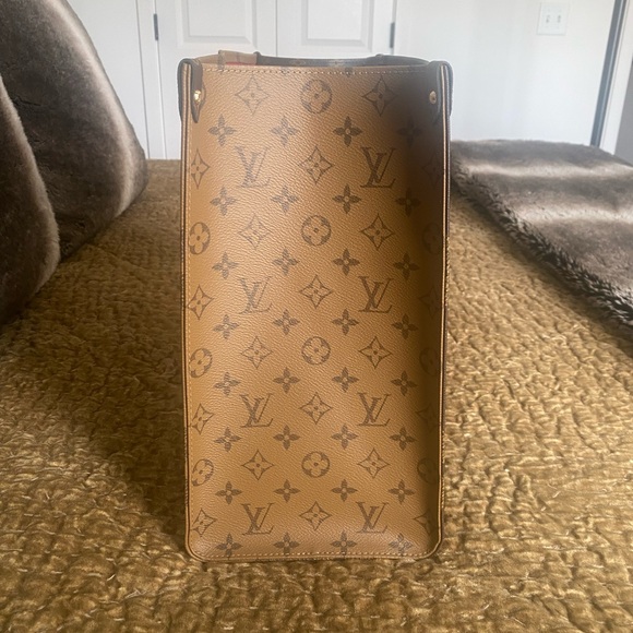 Louis Vuitton OnTheGo Tote GM - Picture 6 of 11